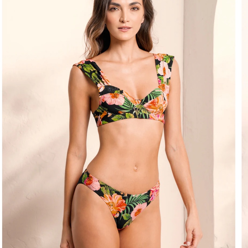 BNWT 𝓜𝒂𝒂𝒋𝒊 Two Piece Bikini